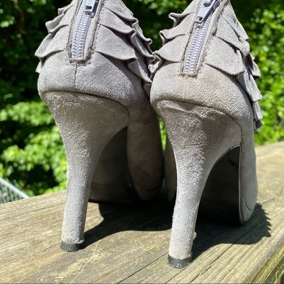 Rampage-gray ankle bootie 9.5 worn once. ruffle, zippered back - Picture 9 of 16